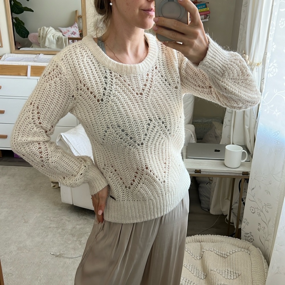Abercrombie & Fitch Knit Peachy Cream Sweater size small